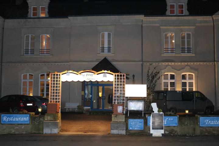Logis Le Port Saint Aubin Hotel Morannes sur Sarthe-Daumeray Luaran gambar